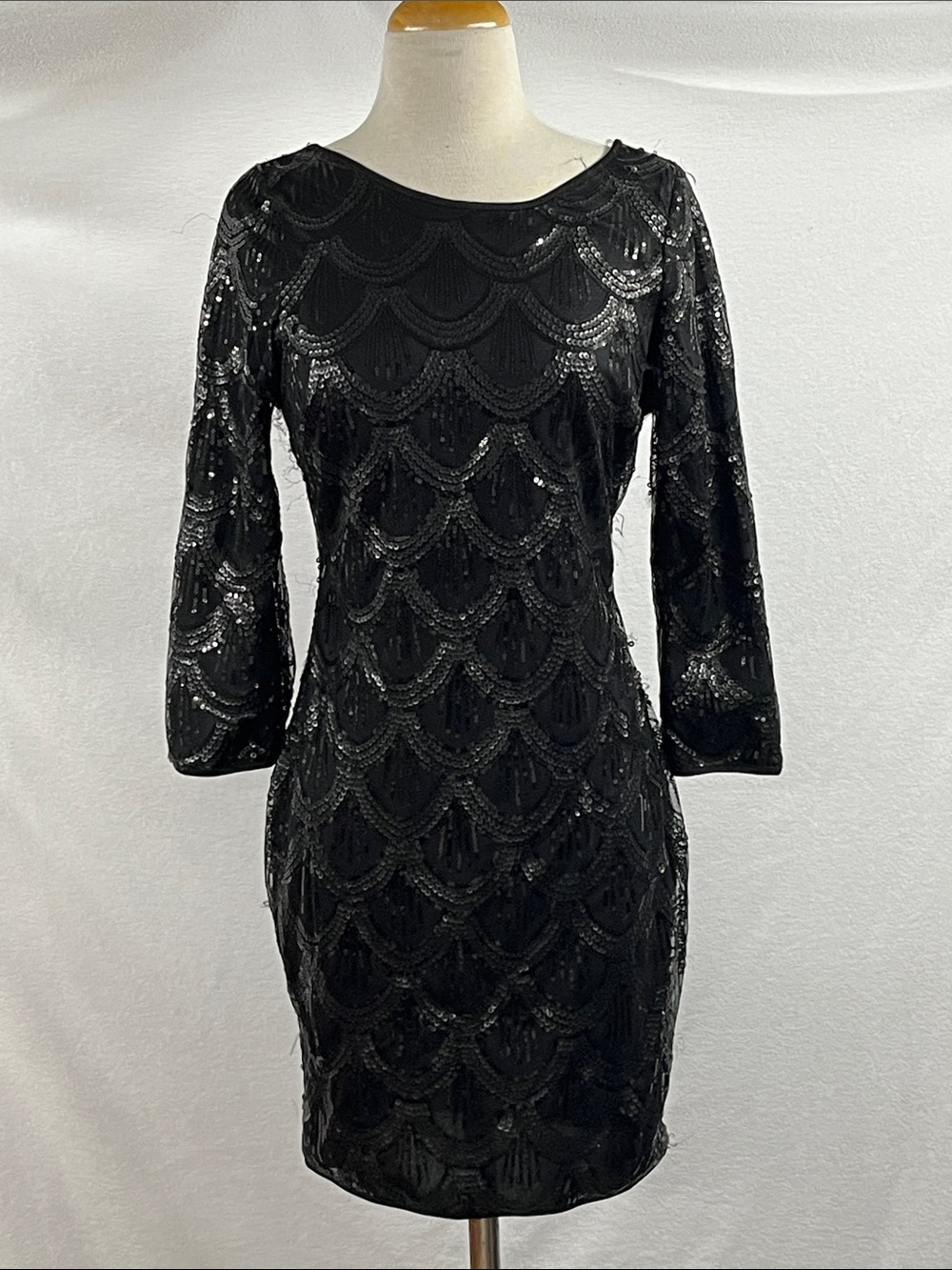 Windsor Black Sequin Scallop Long-Sleeve Sheath Dress